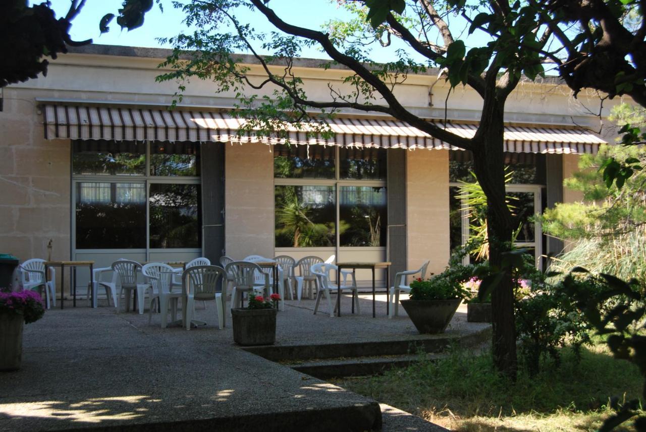 Auberge De Jeunesse Hi Arles Bagian luar foto