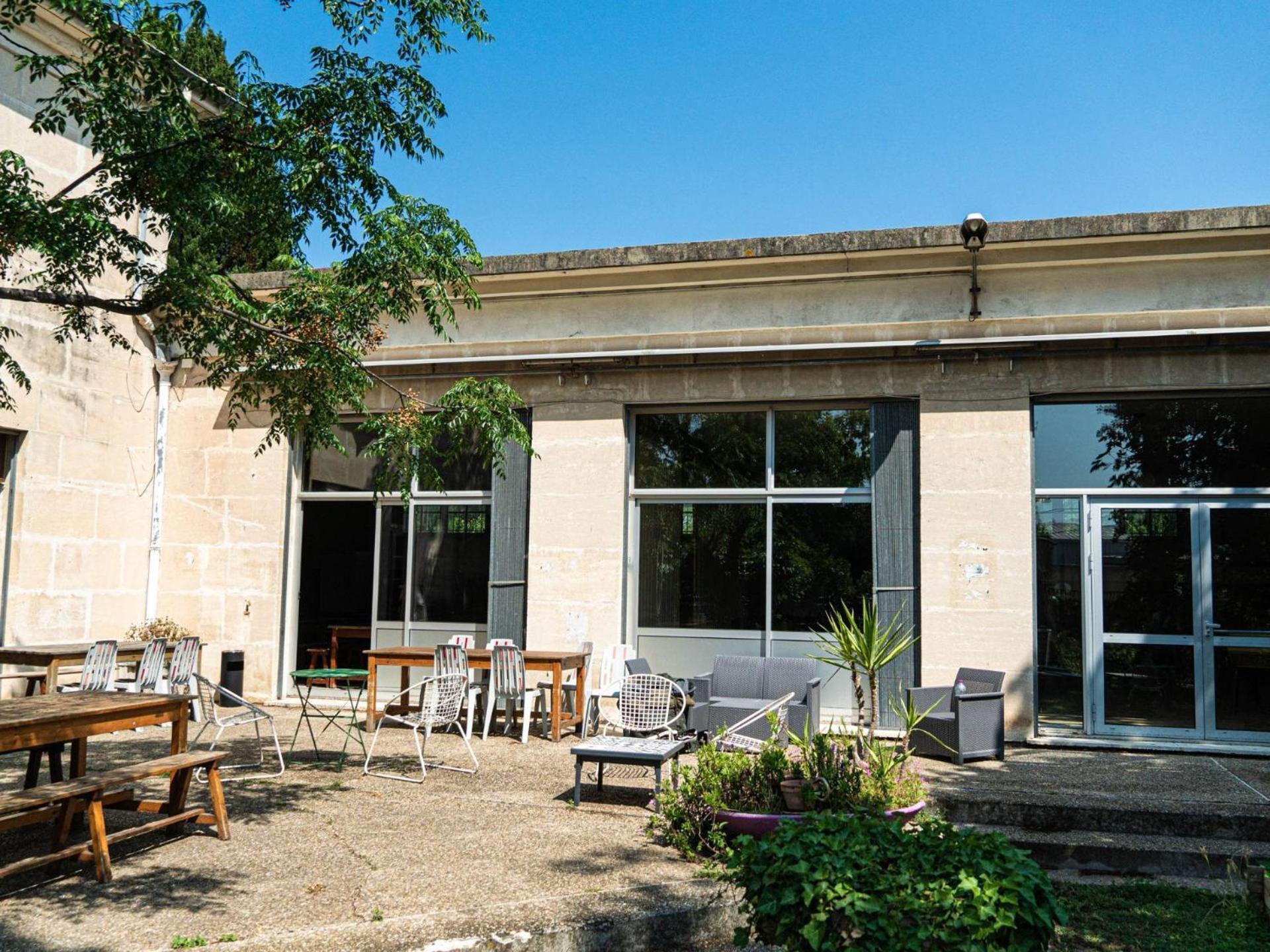 Auberge De Jeunesse Hi Arles Bagian luar foto