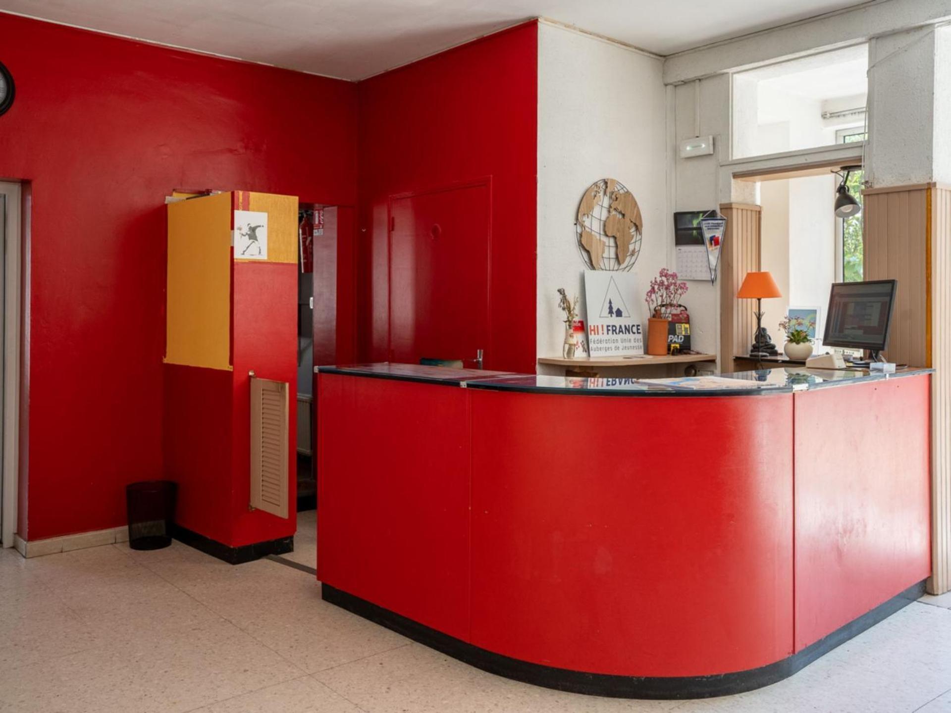 Auberge De Jeunesse Hi Arles Bagian luar foto